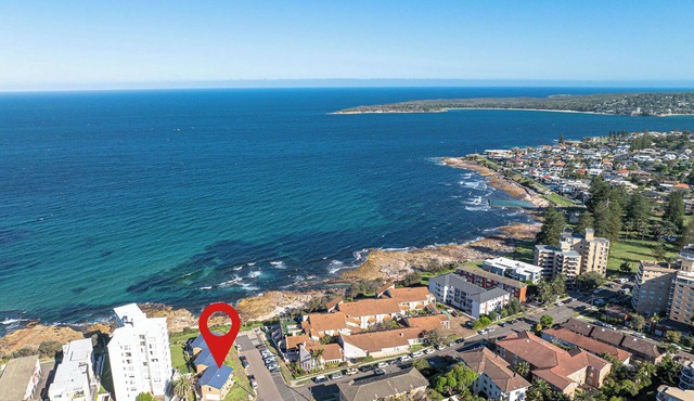 Absolute Beachfront Cronulla Beach House | Panoramic Ocean Views