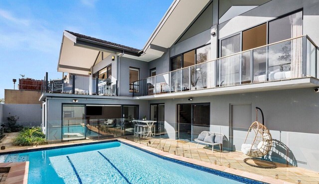 Absolute Beachfront - Luxury Accommodation in Rosebud in Rosebud