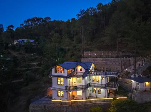 Alaya Stays Gable Pine 5 BHK Cottage with Plunge Pool amid Mountains