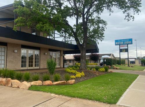 All Seasons Motor Lodge