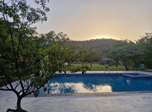Aravalli Hills golden farm, Luxury Tents & AC rooms with scenic views