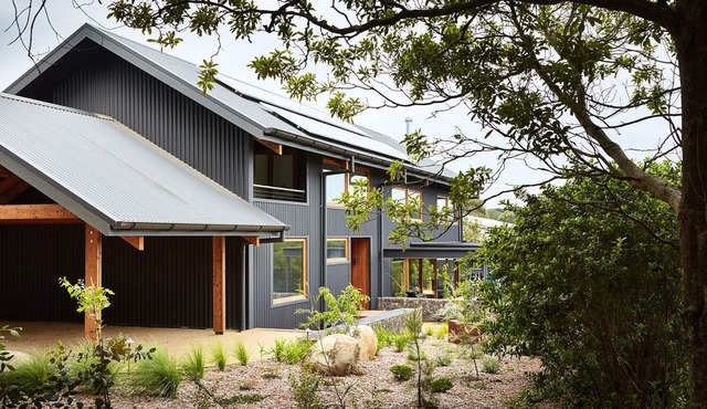 Architecturally designed stunning house close to peninsula wineries & beaches in Main Ridge