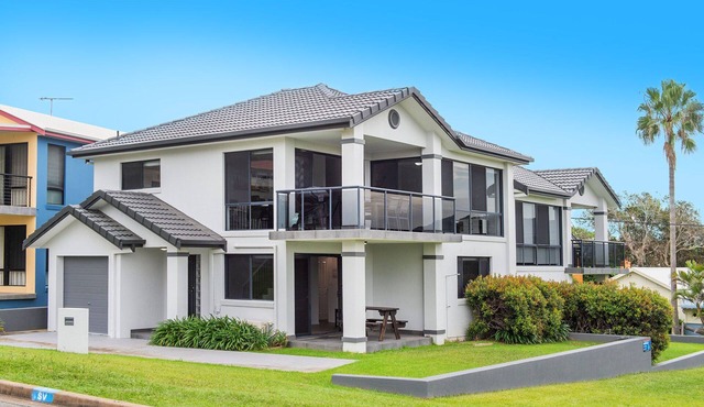 AS NEW SPARKLING 3 BEDROOM TOWNHOUSES ON THE GOLF COURSE