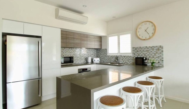 Avalon Apartment by Book Jervis Bay