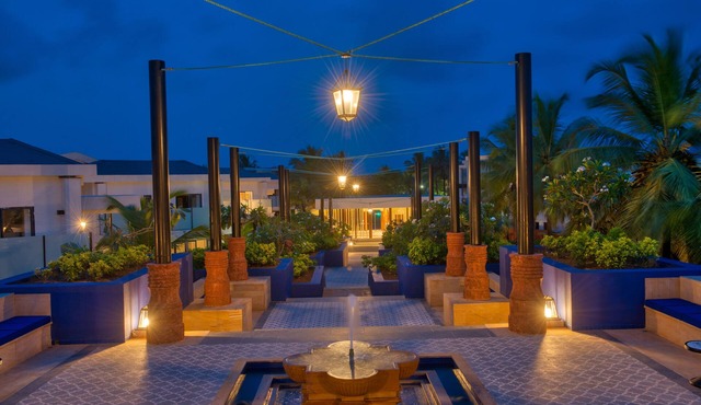 Azaya Pool Suites