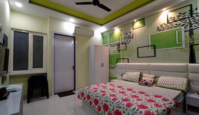 Baba Home Stay(Luxury Rooms)- Stay with Indian Family.