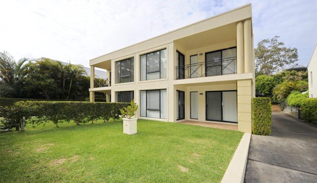 Bagnall Views, 2/161 Government Rd - Stylish & modern duplex across the road to the waters edge