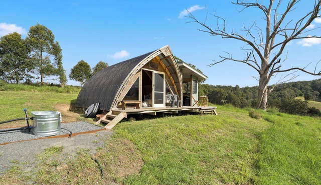 Baker's Hut - Off-Grid, Fire Pit, Fire Bath, Cozy, Views, Sleeps 2-3