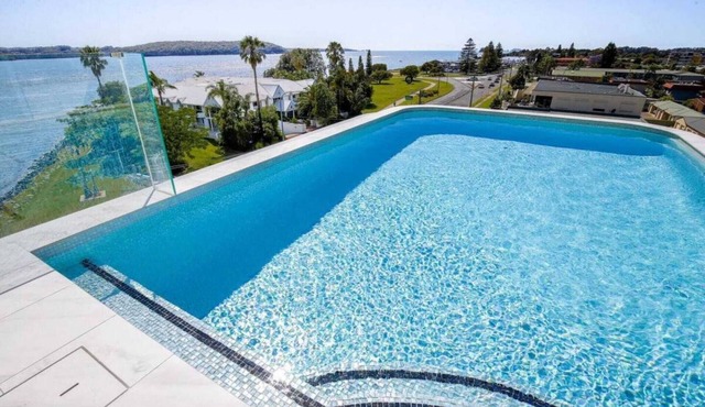Bay View 2-Bedroom Apartment with BBQ