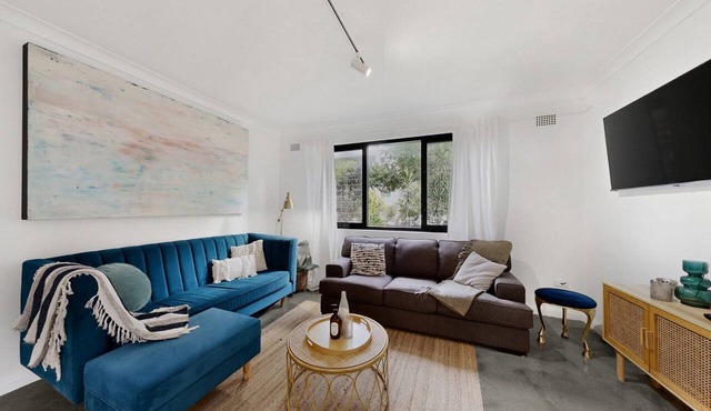 Beachside 1-Bed Retreat with Parking Cronulla