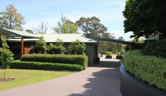 Bellevue Haven - 1 bedroom, pet friendly apartment away from it all. 3+ nights