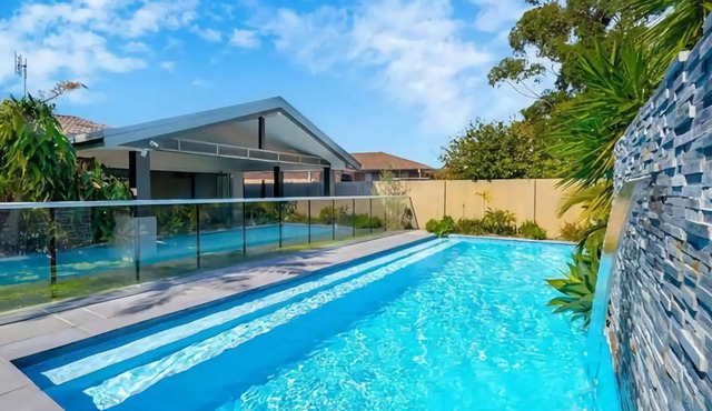 Blossom House is a large 4 Bedroom home with pool, suitable for families or corporate stays