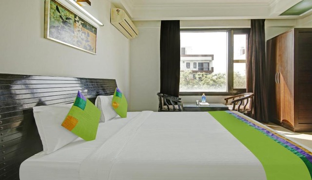 Blue Moon Residency Hotel & Restaurant