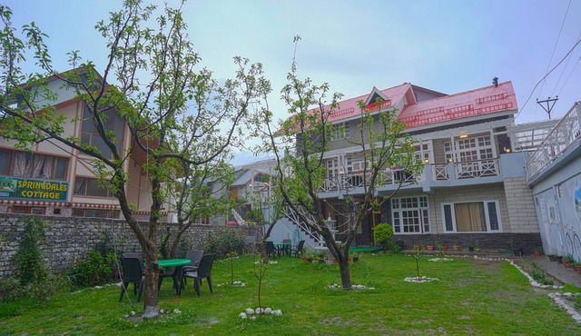Boho Mansion 5BHK - King bed, Garden, Bonfire, Parking, Food