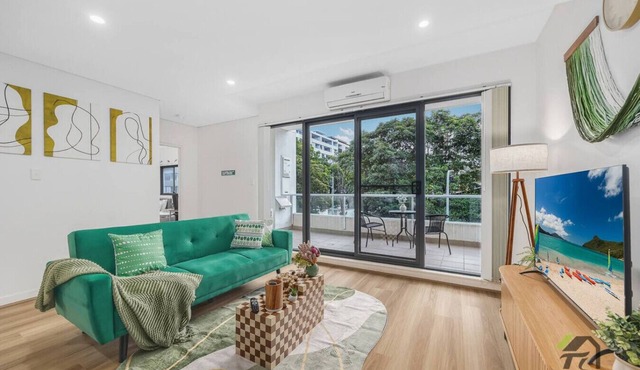 Brand-new Wooden floor apartment in Wolli Creek