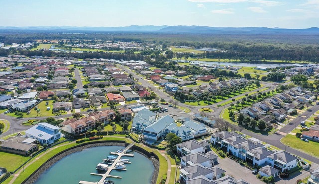Breakwall Retreat: 2 BR, 2 BA Apartment in Harrington, Sleeps 6