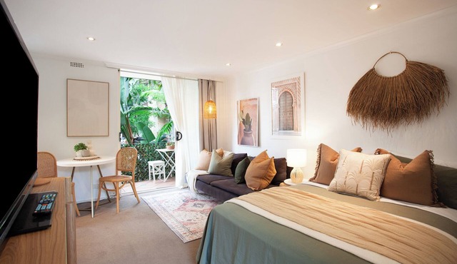 Bright Studio in the Heart of Paddington near Glenmore Shops and Oxford St.