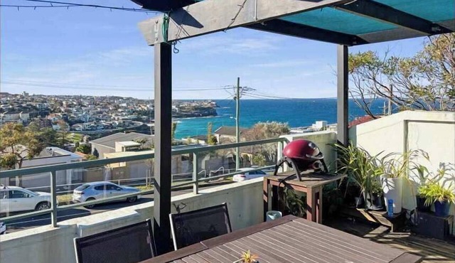 Bronte Retreat. Beach at 500m with Rooftop access
