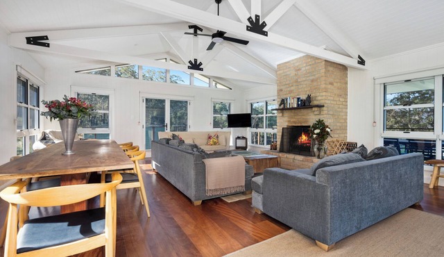 Budgong Lodge Secluded farm stay with horses and cattle - 4 Queen bedrooms