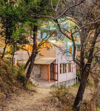 Cabin by The Woods - Mukteshwar - Authentic Forest Stay