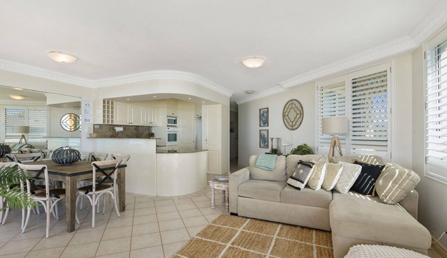 Casa Del Rey 5 - Absolute Beachfront Bilinga apartment perfect for the family in BILINGA