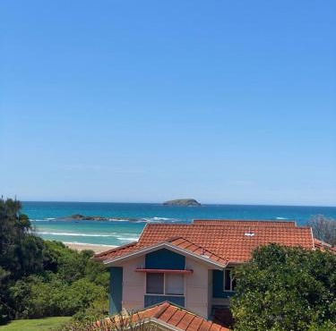 Casa Tropicana Villa with Ocean Views - Steps from Beach Surfs Up!