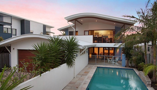 Casuarina Beach House - 100m from the Beach