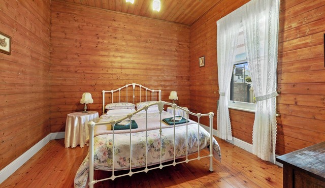 Charming Heritage cottage, pet-friendly, walk to beach and coastal attractions in Warrnambool