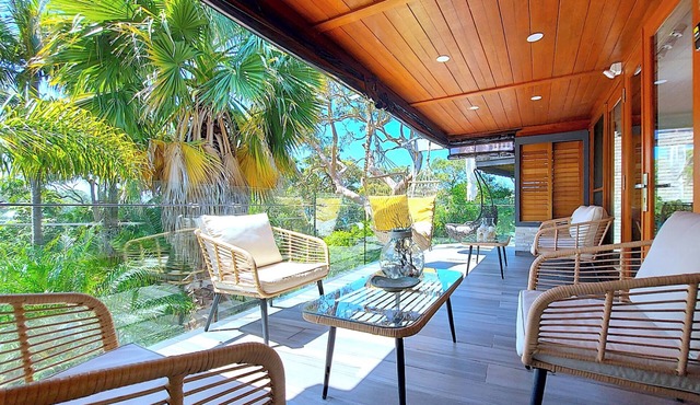 Charming retreat! Outdoor 120 Jets SPA! Walk to Ocean Beach! Famous Palm Beach!