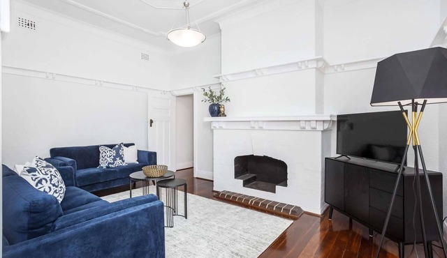 Chic Semi-Detached 2-Bed Home with Outdoor Dining in West Perth
