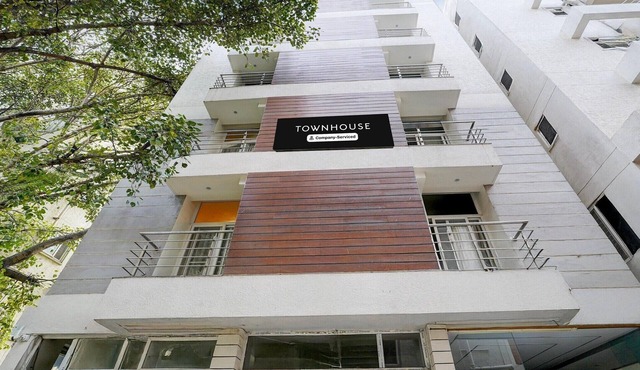 Classic with BalconyRoyal Avenue