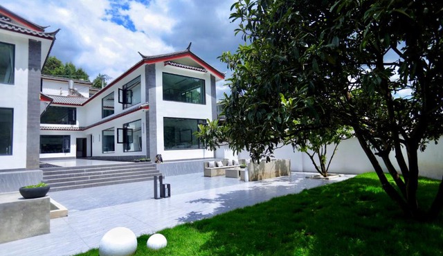 Cloudy House in Lijiang