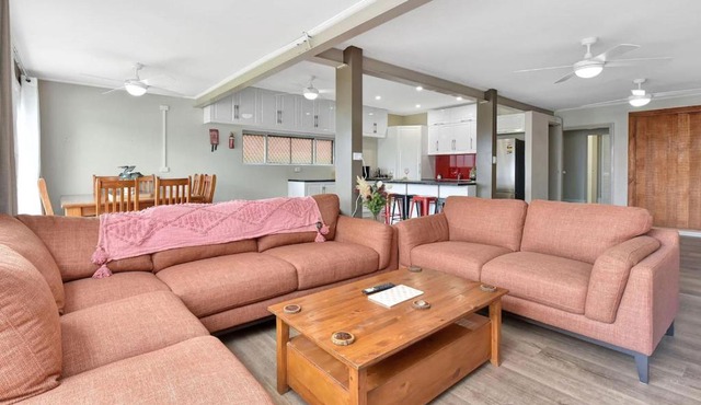 Coal d' Vine Entertainer - Cessnock NSW