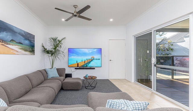 Coastal Escape | Heated Pool | Flexible Stay in Hillarys