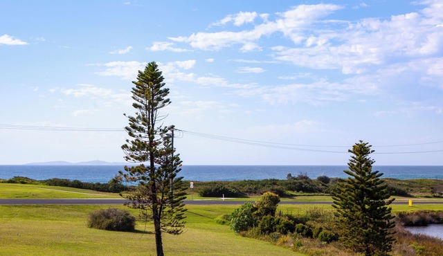 Coastal Hideaway, is less than a 7min stroll from 2 beautiful beaches.
