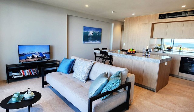 Coastal Luxury Overlooking Tamarama Beach - Views, Parking & Air Conditioning