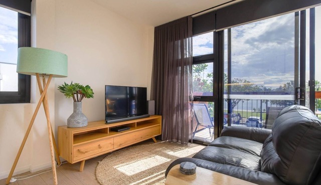 Comfy 2-Bedroom Apartment with a Clyde River View in North Batemans Bay