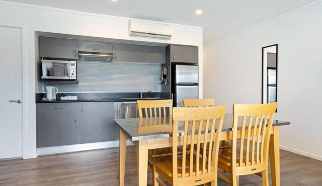 Corrigans Poolside Apartment Batehaven in Batehaven