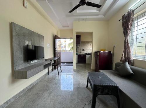 Cozy Room 1Bhk with Lift 503