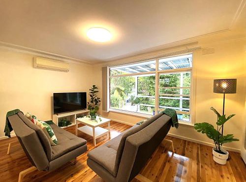 Creekside House - 3 bedrooms & 2 bathrooms entire house