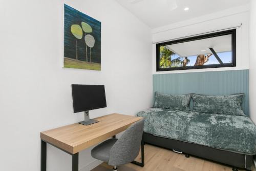 Cremorne comfort - Sunlit terrace with leafy views - TOB14