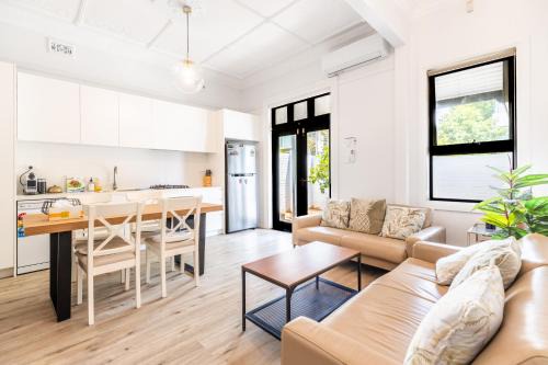 Crows Nest LemonTree 3 Bedroom Home Nr Metro FreeP