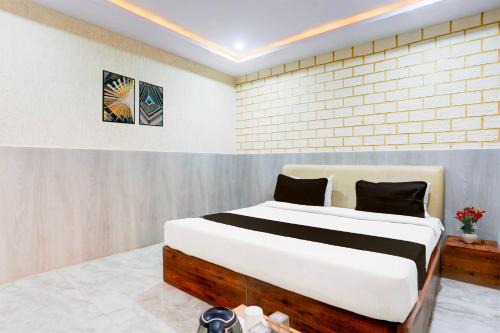 [Day Stay - 8 AM to 8 PM] Collection O Mall Road Gwalior