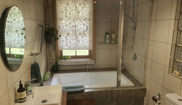 Delightful fully self contained ground floor apartment. in Saint Albans