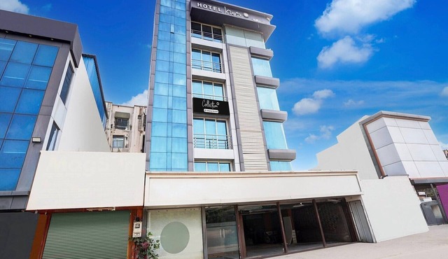 Deluxe Airport Road Hotel Kyra