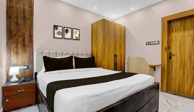 DeluxeHotel Pratee Heights