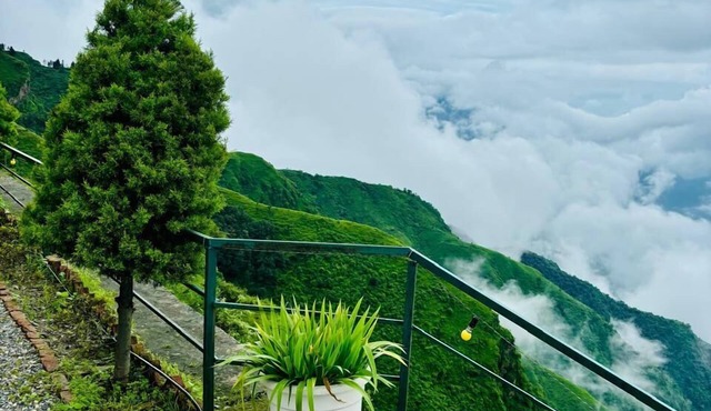Deodar Inn resort