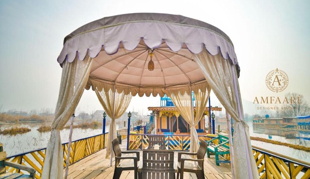 Dolphin houseboat