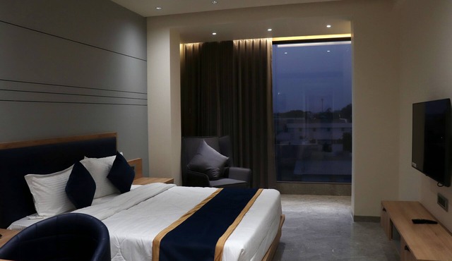 Dream Inn By Spring Tree