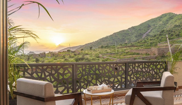 ELIVAAS Shreya Blossom 4 BHK With Pool